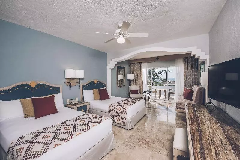 سوییت جونیور با چشم‌انداز دریا, Iberostar Waves Paraíso del Mar