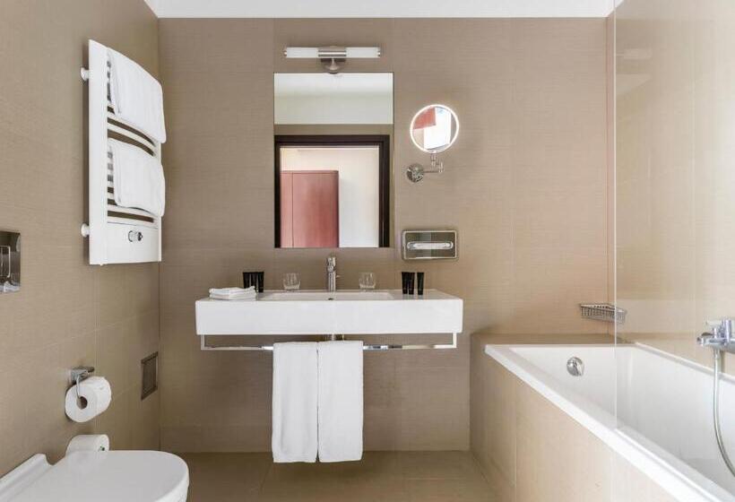 غرفة عائلية, Kossak