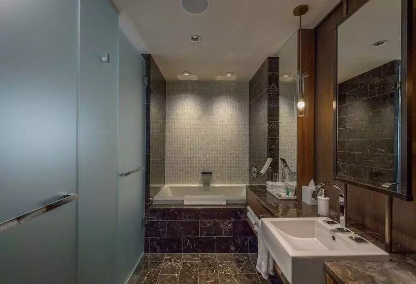 سوییت, Loden Vancouver