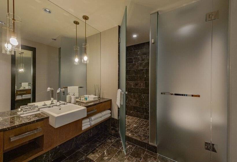 带2个双人床的标准工作室, Loden Vancouver