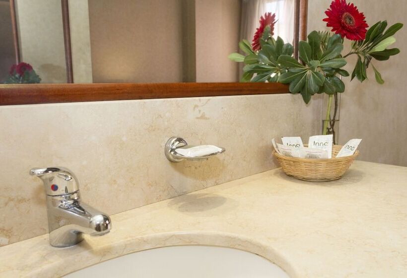 اتاق استاندارد سه نفره, O2 Hotel Buenos Aires