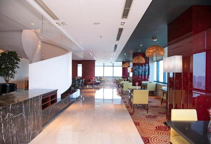 带大床的俱乐部房间, Renaissance Shanghai Zhongshan Park