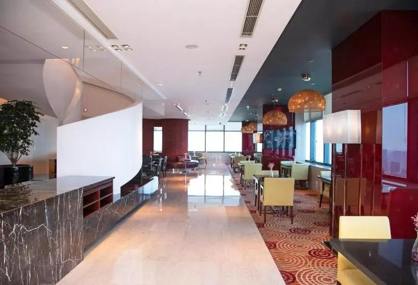 Club Room King Bed, Renaissance Shanghai Zhongshan Park