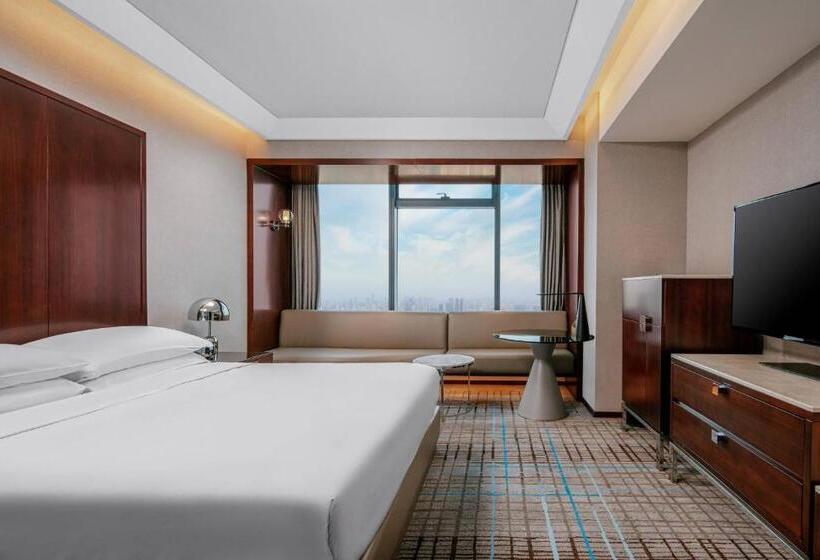 带大床的俱乐部房间, Renaissance Shanghai Zhongshan Park