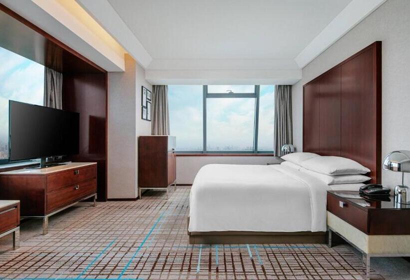 带大床的俱乐部房间, Renaissance Shanghai Zhongshan Park