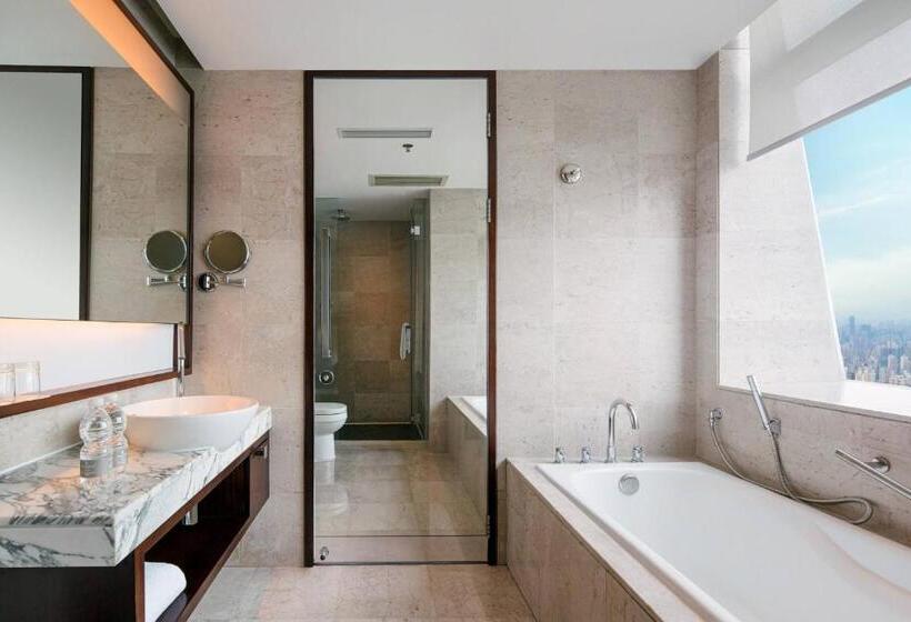 带大床的俱乐部房间, Renaissance Shanghai Zhongshan Park