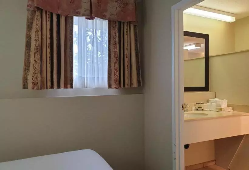 سوییت خانوادگی, Riverland Inn & Suites