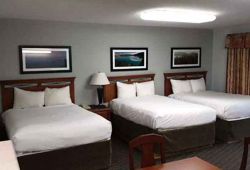 اتاق استاندارد سه تخته با بالکن, Riverland Inn & Suites