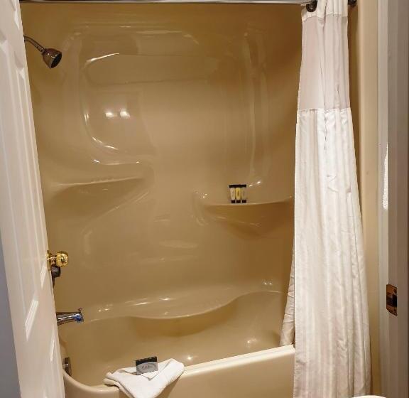 带阳台的三人标准间, Riverland Inn & Suites