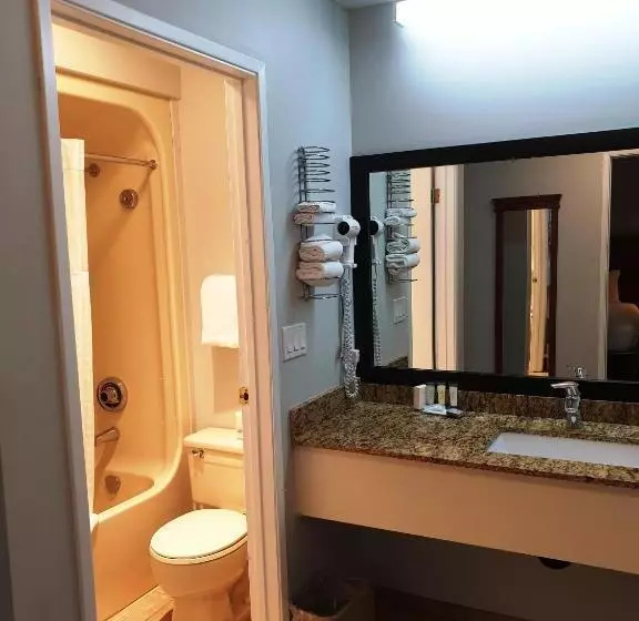 سوئیت با بالکن, Riverland Inn & Suites