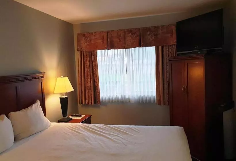 سوئیت با بالکن, Riverland Inn & Suites