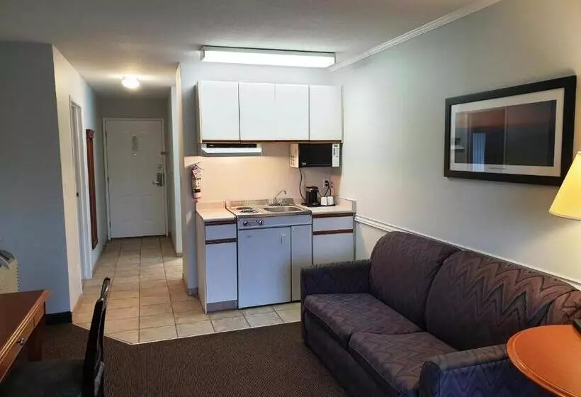 سوئیت با بالکن, Riverland Inn & Suites
