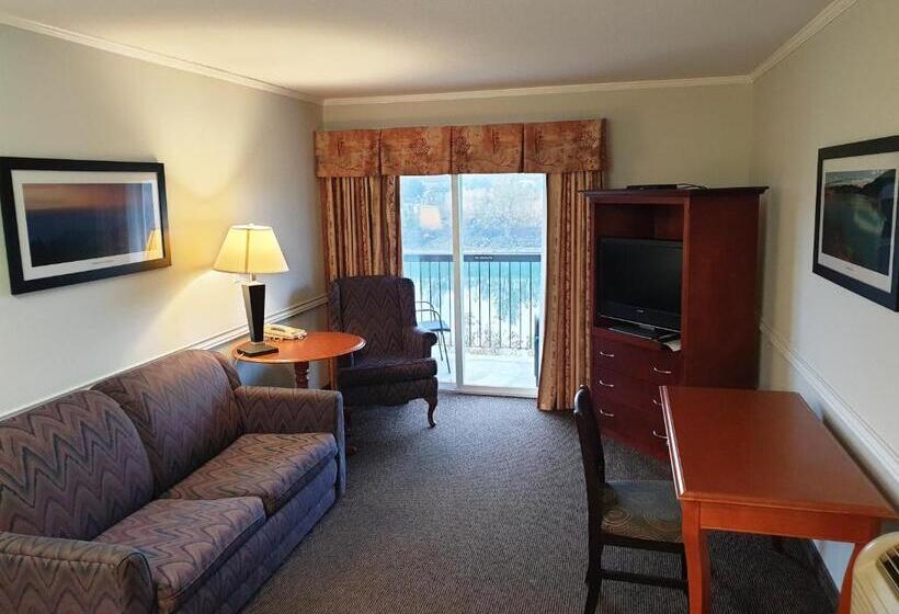 带阳台套房, Riverland Inn & Suites