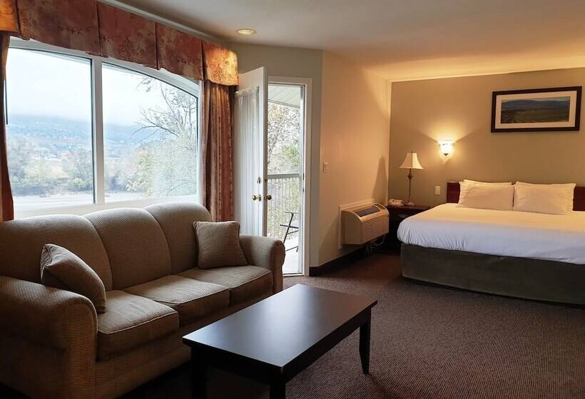 带河湖景观的套房, Riverland Inn & Suites