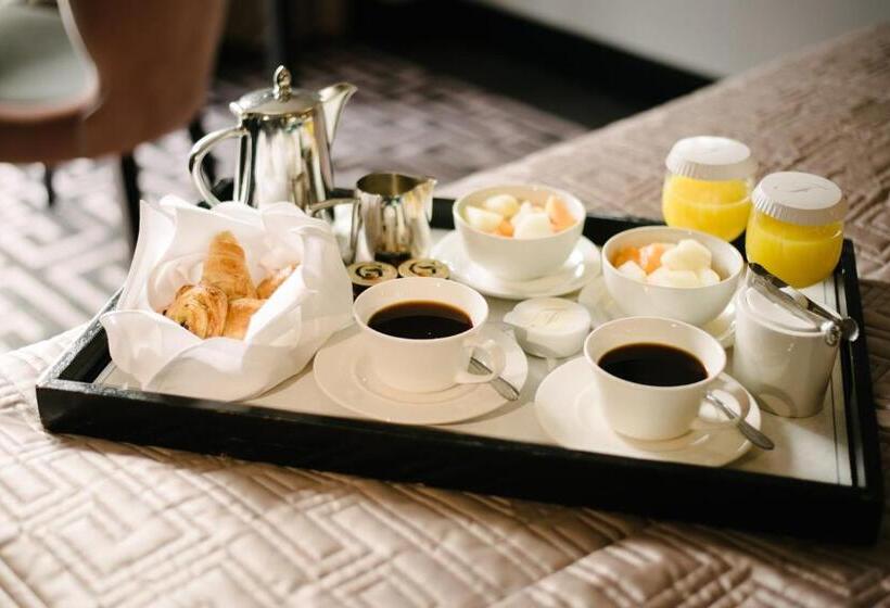 キングサイズベッドのスタンダードルーム, The Fitzwilliam Hotel Belfast