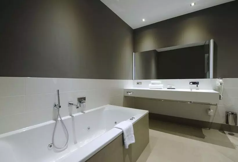 اتاق کلاب, Van Der Valk Hotel Brussels Airport