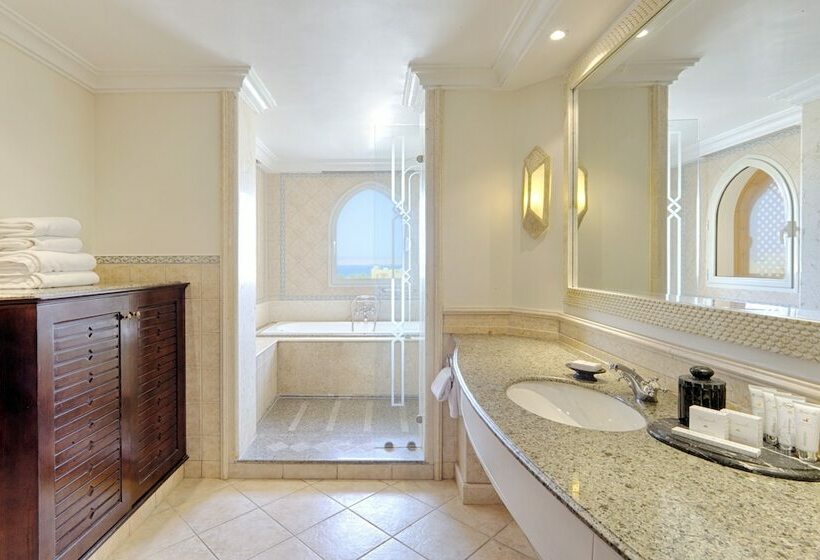 اتاق اساندارد با چشم‌انداز جانبی به دریا, Kempinski Hotel Soma Bay