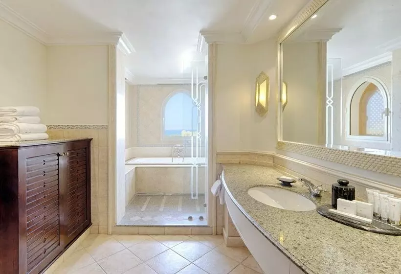 اتاق اساندارد با چشم‌انداز جانبی به دریا, Kempinski Hotel Soma Bay