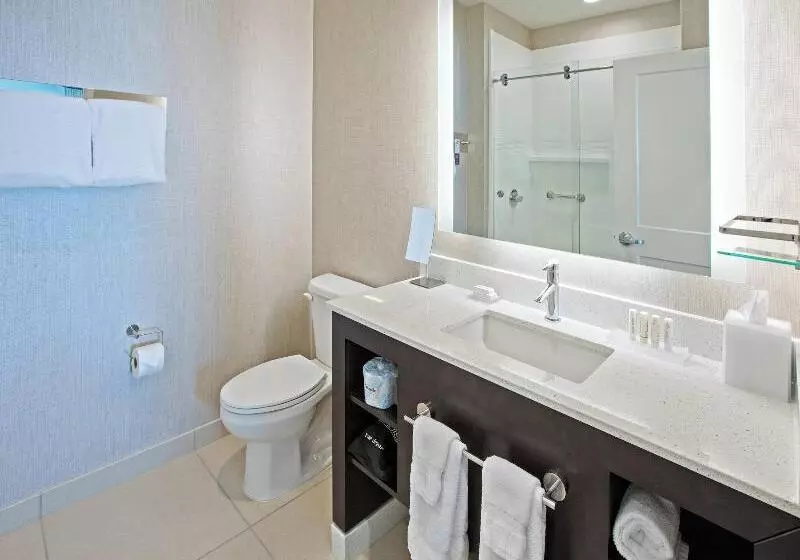 Superior Kolmen Hengen Huone, Leonardo Boutique Hotel Budapest M Square