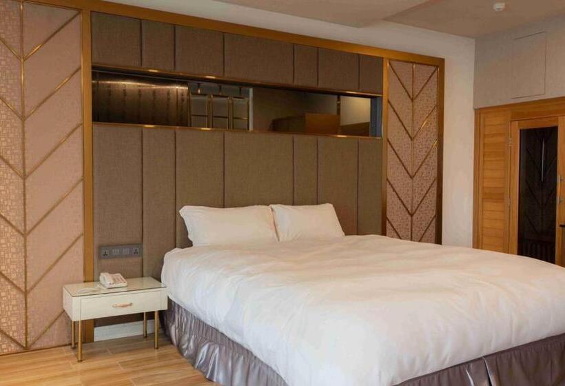 سوییت اجرایی, Muen Yuan Dong Hot Spring