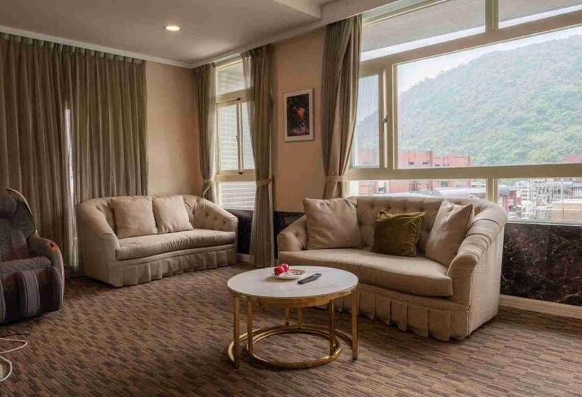 سوییت اجرایی, Muen Yuan Dong Hot Spring