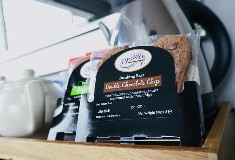 Cameră Familiară, Salt On The Harbour