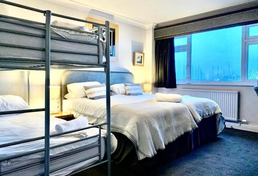 Cameră Familiară, Salt On The Harbour