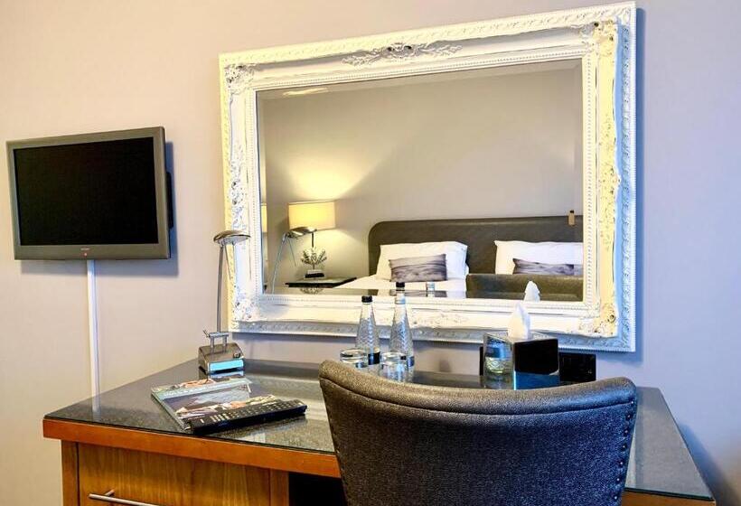 Cameră Basic, Salt On The Harbour