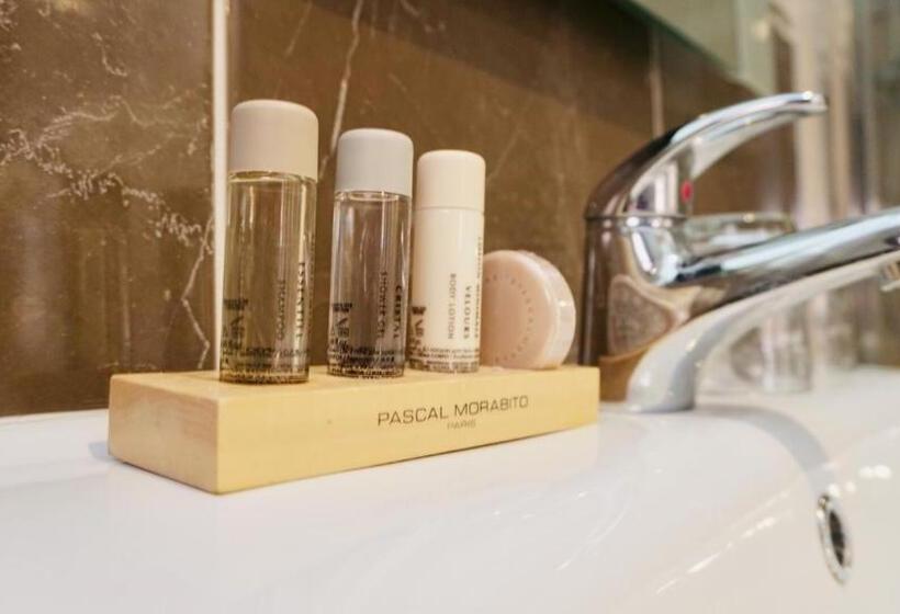 Cameră Basic, Salt On The Harbour