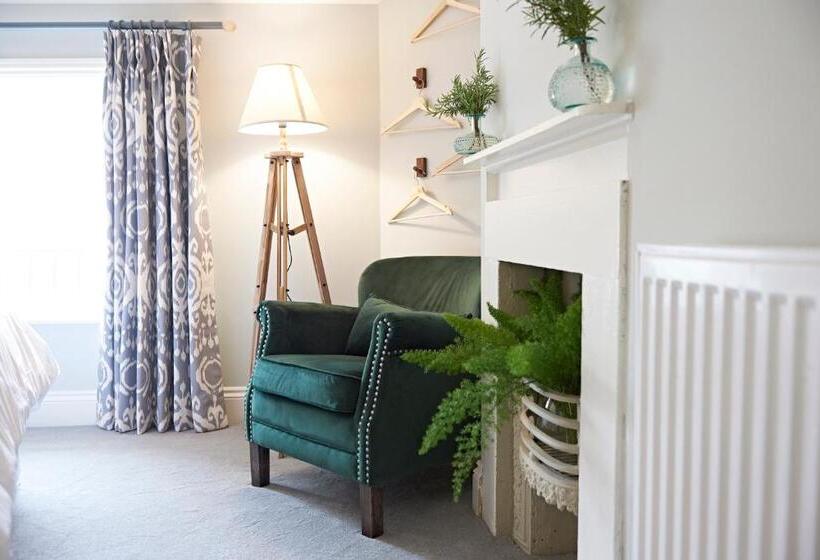 デラックススイート, Valentino S Restaurant With Rooms