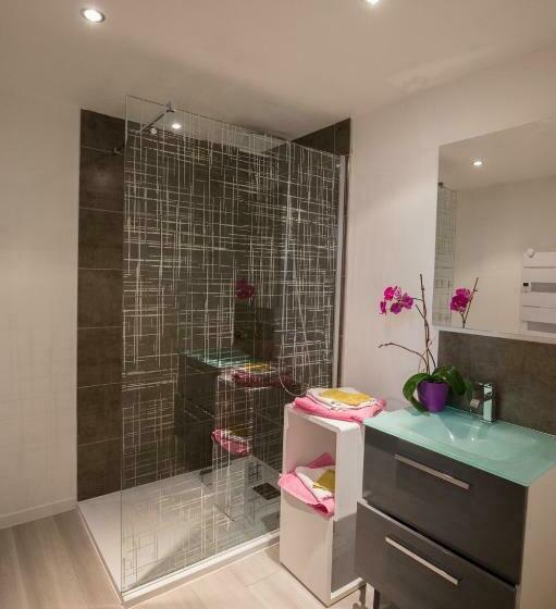 غرفة قياسية, La Roche Aux Fées