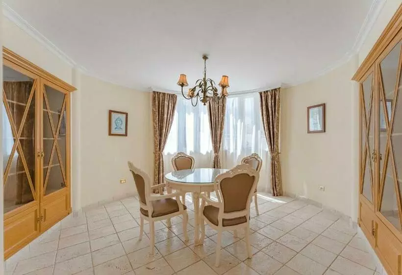 سوئیت رویال, Flamingo Suites Boutique