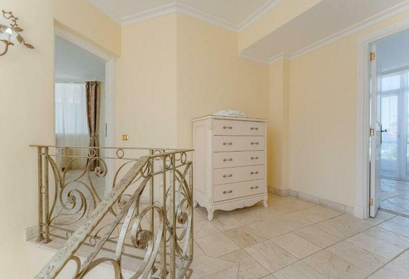 Королевский Люкс, Flamingo Suites Boutique