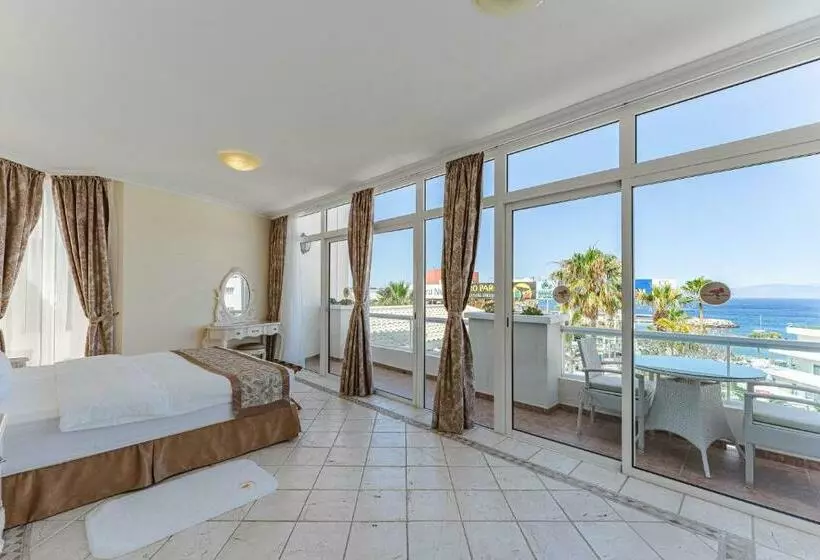 سوئیت رویال, Flamingo Suites Boutique