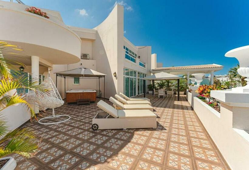 Королевский Люкс, Flamingo Suites Boutique