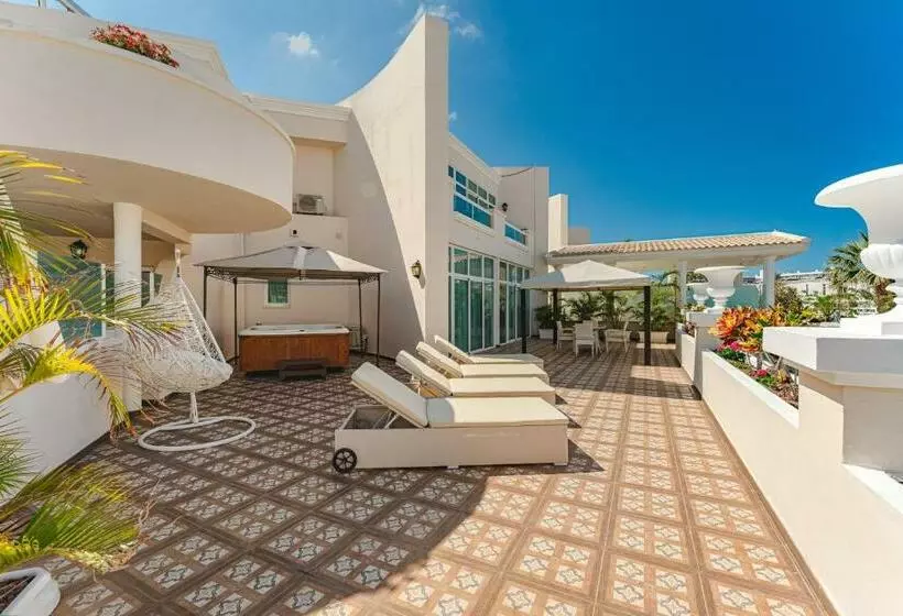 سوئیت رویال, Flamingo Suites Boutique