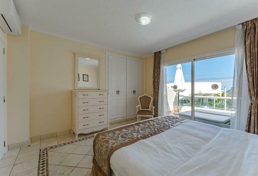 Люкс Семейный 2 Спальни, Flamingo Suites Boutique