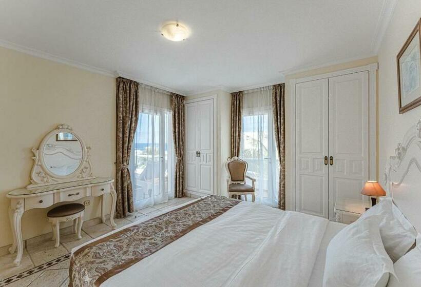 Люкс Семейный 2 Спальни, Flamingo Suites Boutique