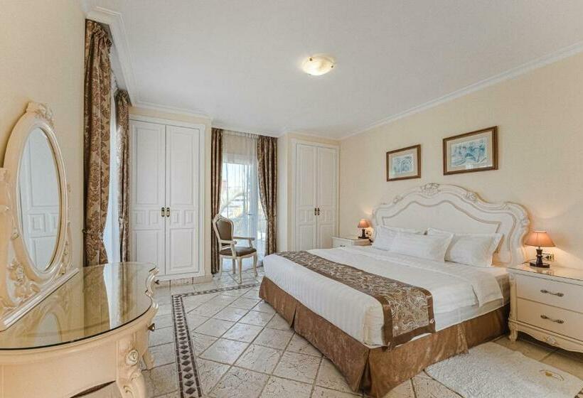 Люкс Семейный 2 Спальни, Flamingo Suites Boutique