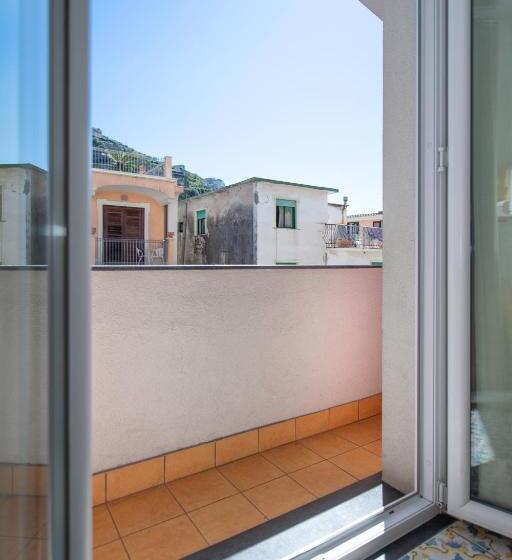 四人标准间, 7bello