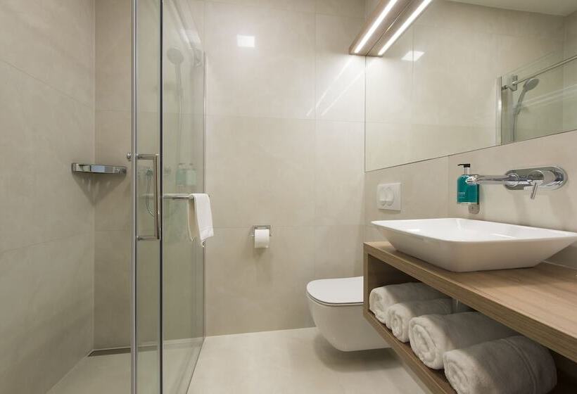 اتاق استاندارد سه نفره, Ahotel Ljubljana