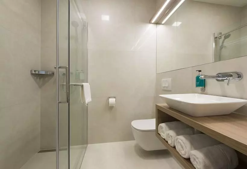 اتاق استاندارد سه نفره, Ahotel Ljubljana