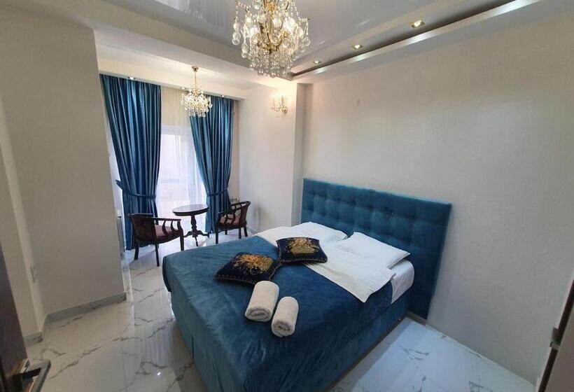 سوئیت با وان آب گرم, Bella Donna