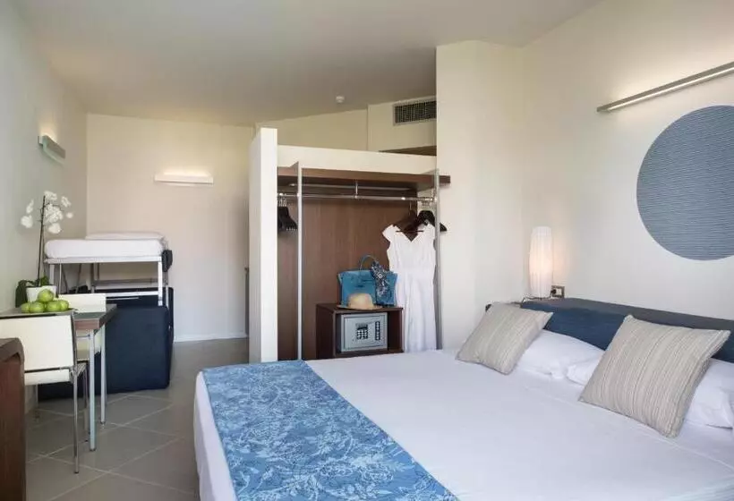 Camera Economy, Blu Suite Resort