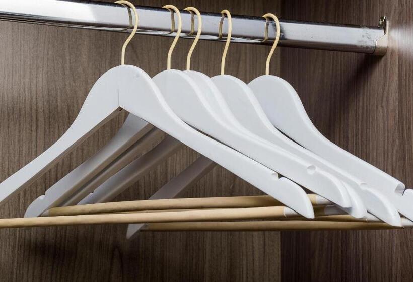 جناح مطلّ علي البحر, Y Cabañas Campanario