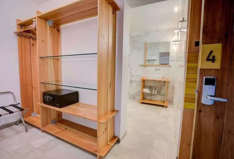 Superior-huone, Clarum 101