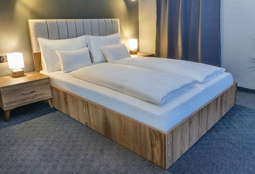 اتاق استاندارد, George Vienna