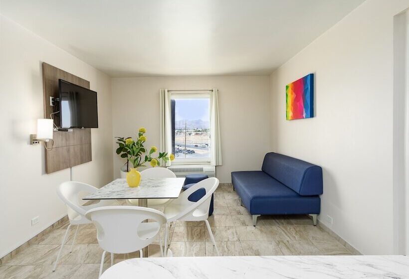 주니어 스위트, Mesaluna Near American Consulate