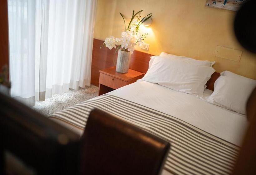 스탠다드 룸, Mia