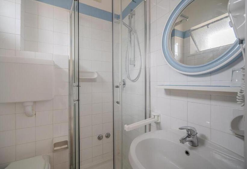 스탠다드 싱글 룸, Mia